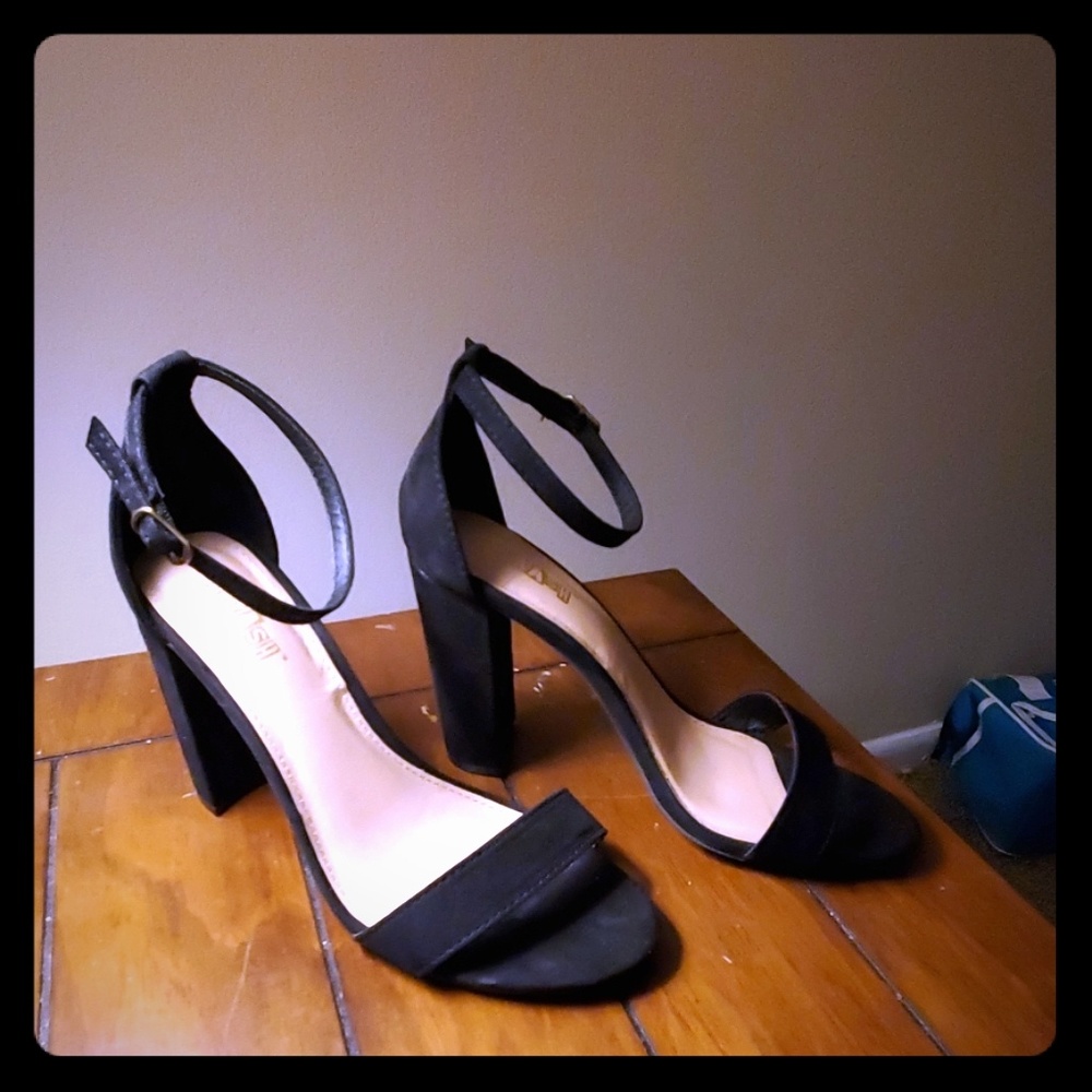 NWOT Size 8½ open toe heel